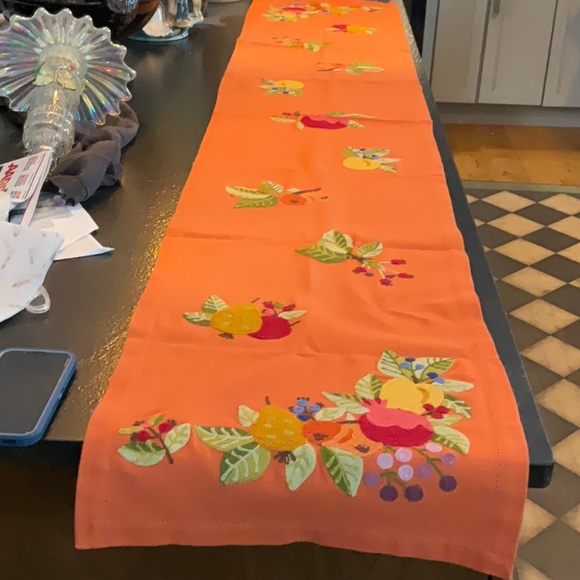 Williams and Sonoma Runner - Picture 6 of 6